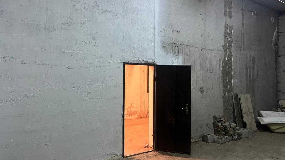 Помещения в паркинге для хранения.