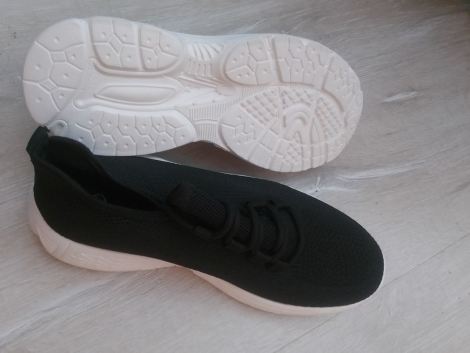 Продавам дамски маратонки