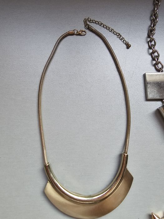 Лот бижута гривни обици колие