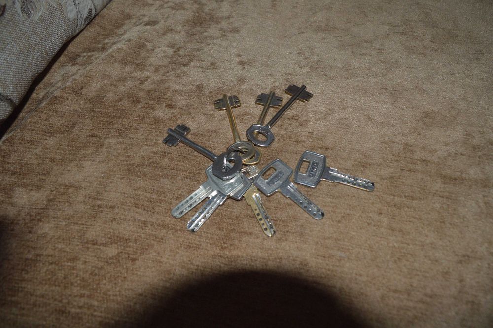 Продавам входна метална врата