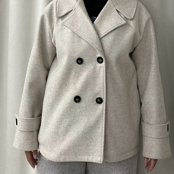 Укороченное пальто в стиле oversize