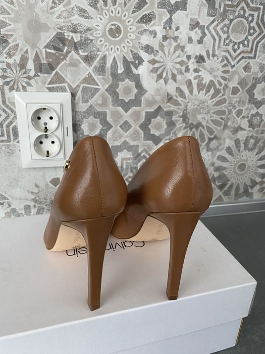 Елегантни обувки Calvin Klein