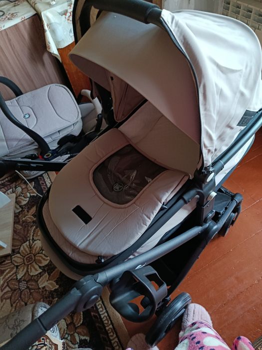 Продам коляску новую