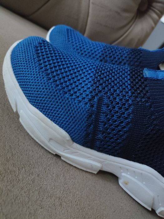 Продам кроссовки на мальчика