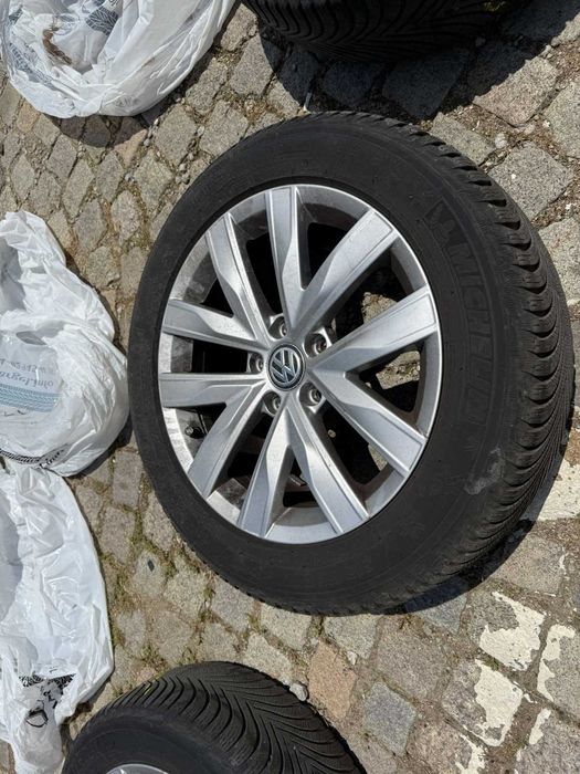 4бр. комплект джанти със зимни гуми Michelin 215/55/17 и джанти 7J/17H2 ET38 5x112