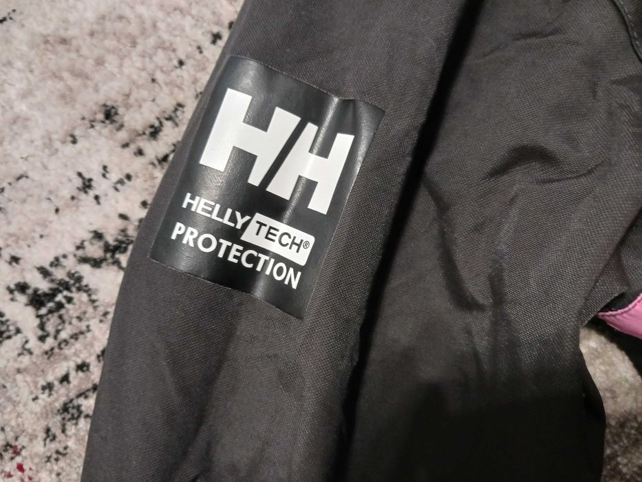 Дамско яке - ветро и водоустойчиво H/H размер XS - 59.99 лв.