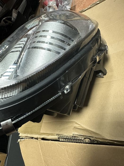 Mercedes Cls w219 facelift ЧИСТО НОВ ОРИГИНАЛЕН Xenon десен фар