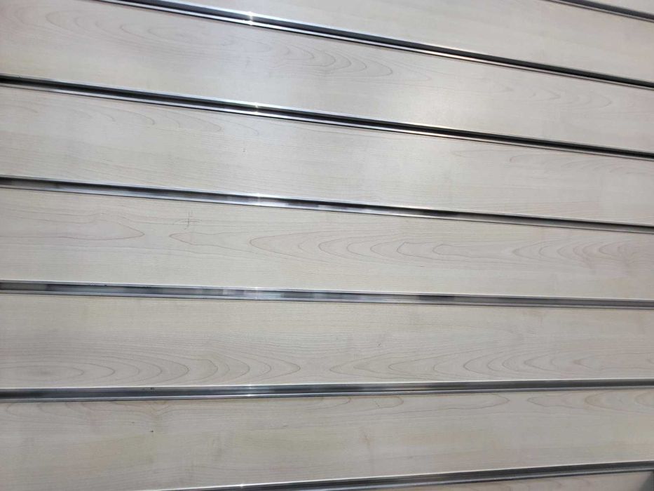 Стелажни стени за магазин