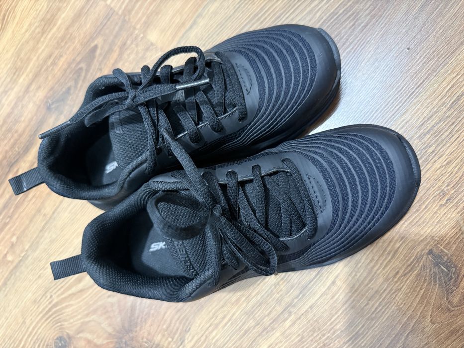 Продам обувь skechers
