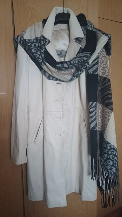 Супер  елегантно кожено манто цвят слонова  кост кос