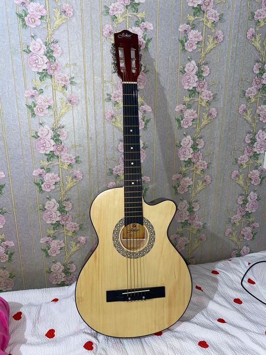 Гитара акустическая