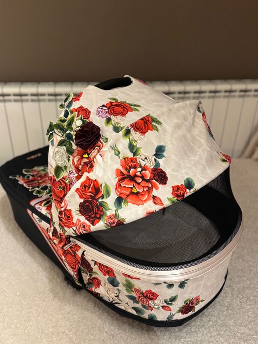 Кош за новородено Cybex Priam 4 /e-PRIAM Lux Spring Blossom