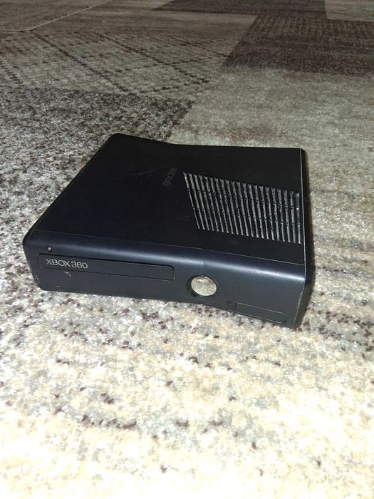 Xbox 360 cu 8 jocuri