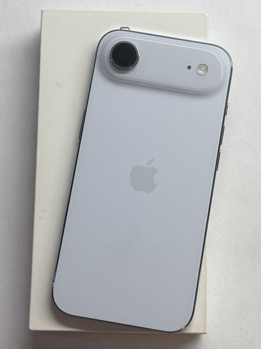 iPhone 17 Air Blue 100% battery