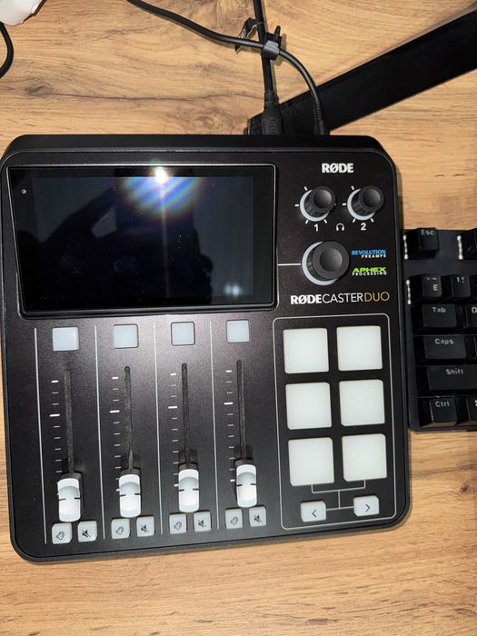 Студийный комплект: Пульт RØDECaster Duo + Микрофон RØDE PodMic