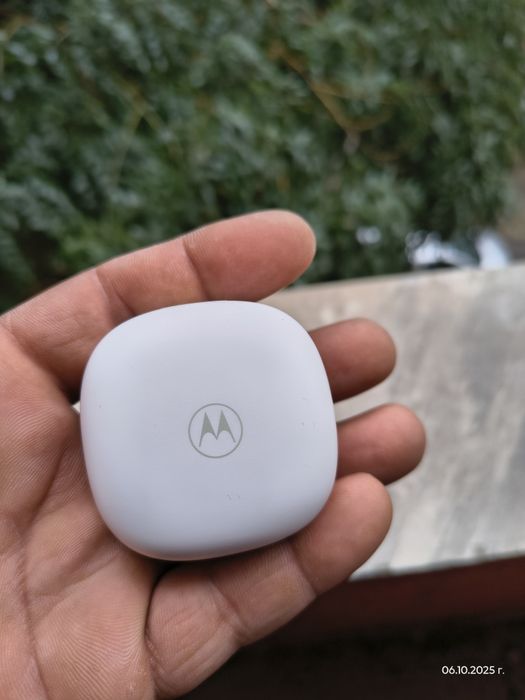 Безжични bluetooth слушалки moto buds