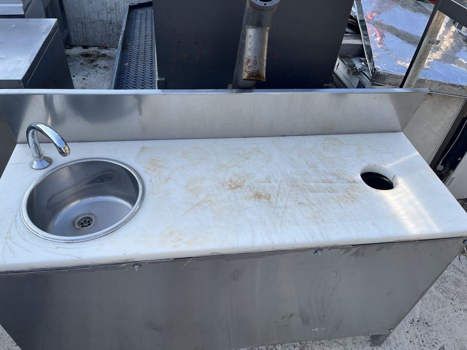 Работна маса с мивка неръждавейка