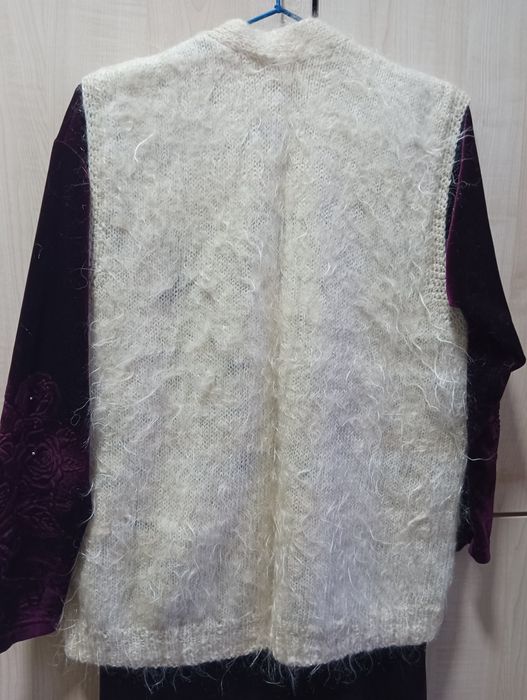 Продам ангоровую безрукавку