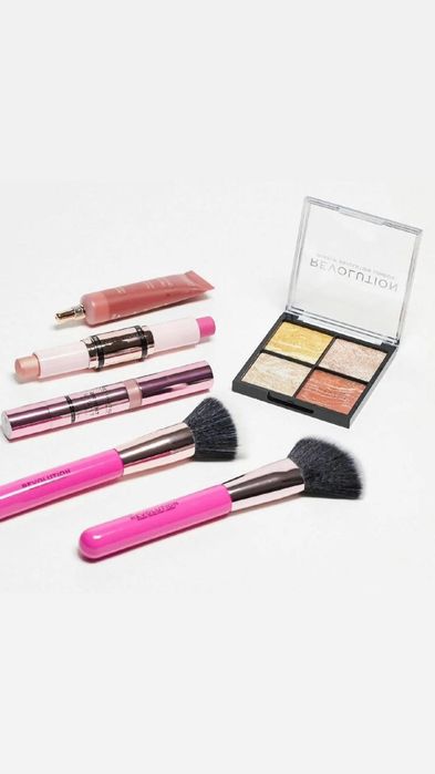 Подарочный набор косметики REVOLUTION BEAUTY LONDON