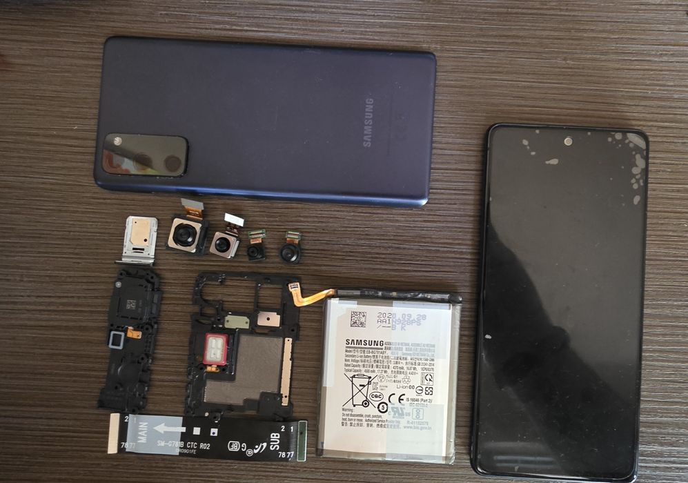Samsung Galaxy S20FE за части
