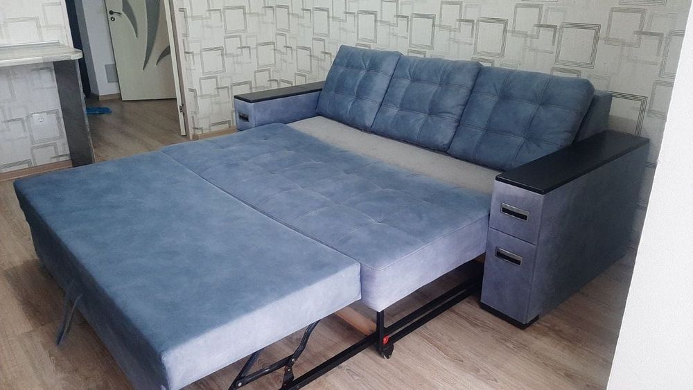 Отдaм дapoм диван