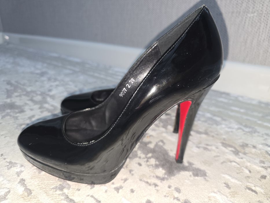 Стильные туфли 40 размера