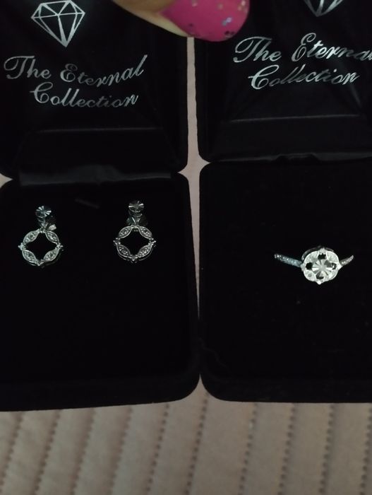 Сребърни обици и пръстен с диаманти