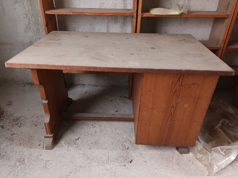 Дървено бюро, цена 75