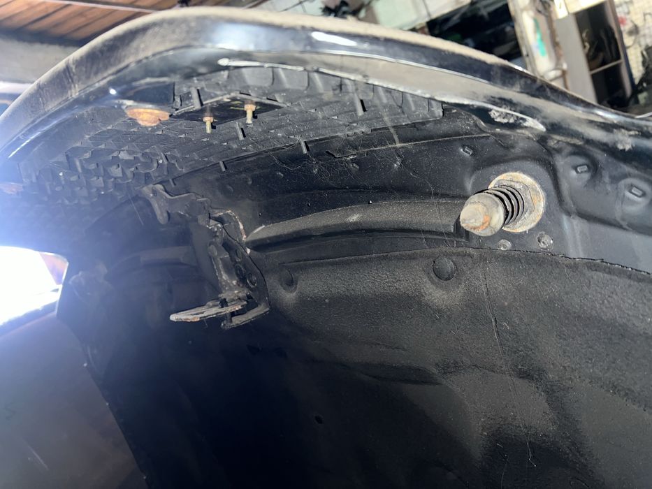 Продам капот на ауди а8 д2