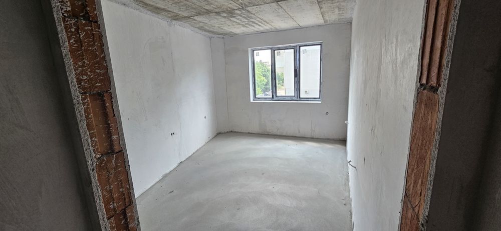 Добротица -Албенска!2ри-СРЕДЕН ЕТАЖ!
С Изложение;
-Трапезария(всекидн