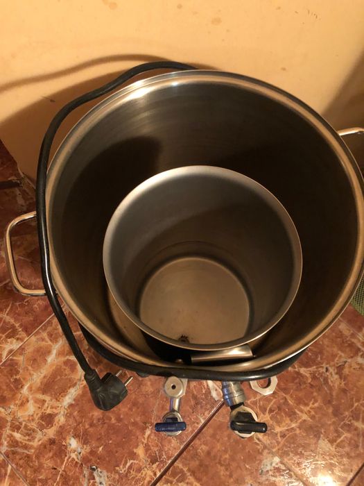 Електрически диспенсър за топли напитки с два резервоара