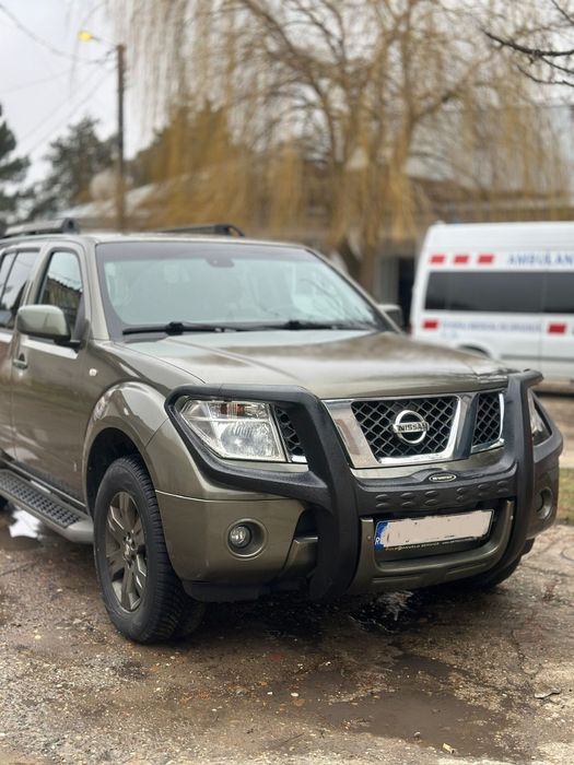 Vând Nissan pathfinder