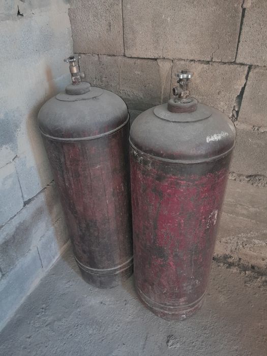 Продаётся 2штук, газовые балоны !