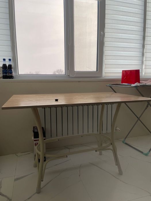 Стол в хорошем состоянии