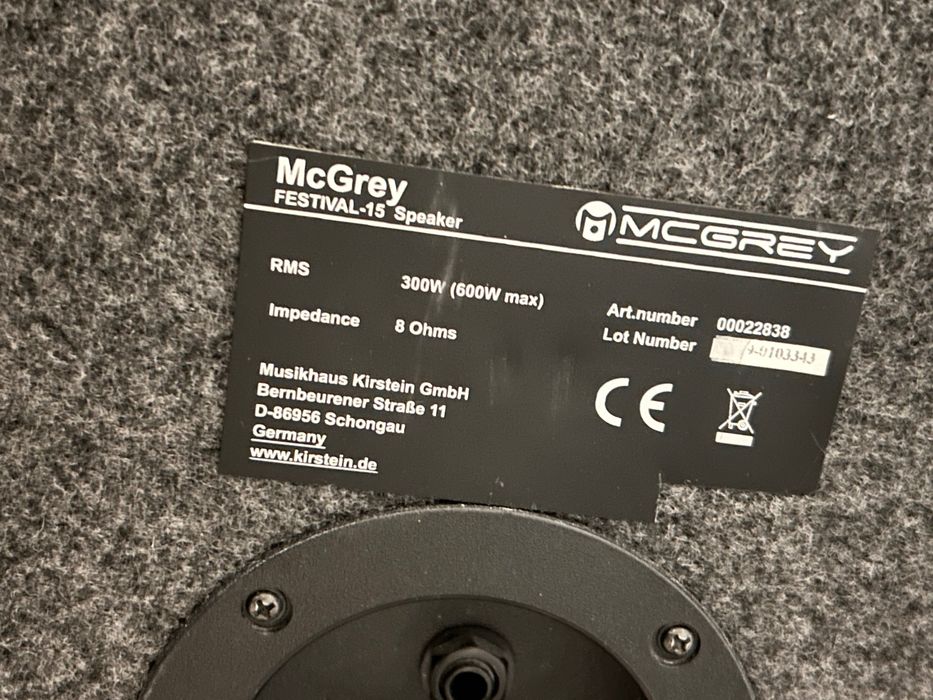 Продават се тон колони и двете са 1200w Усиователя е 370w