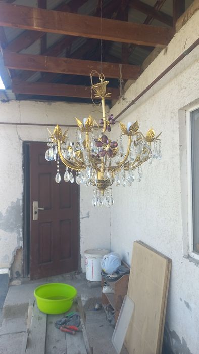 Люстра в хорошем состоянии