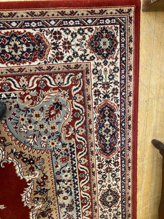 Голям персийски килим изтъкан от вълна