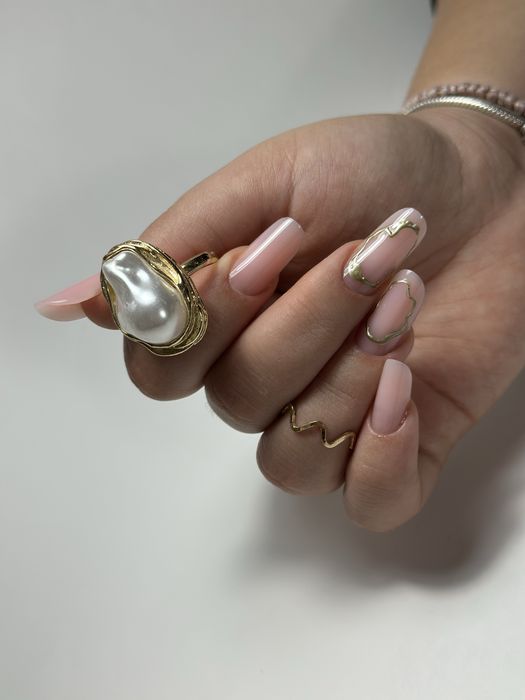 Unghii cu gel / pedichiură / semi cu apex