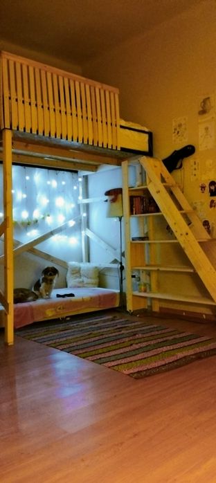 Pat suspendat din lemn de brad