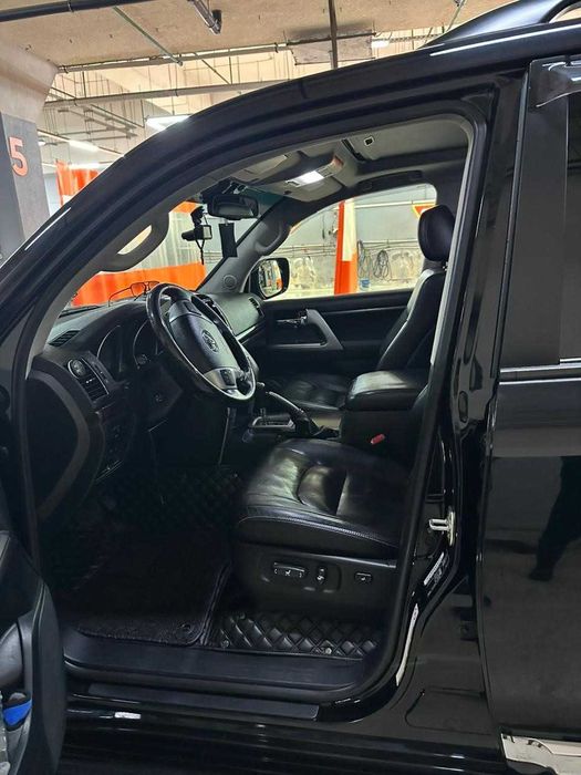 Автомобили Land Cruiser 200