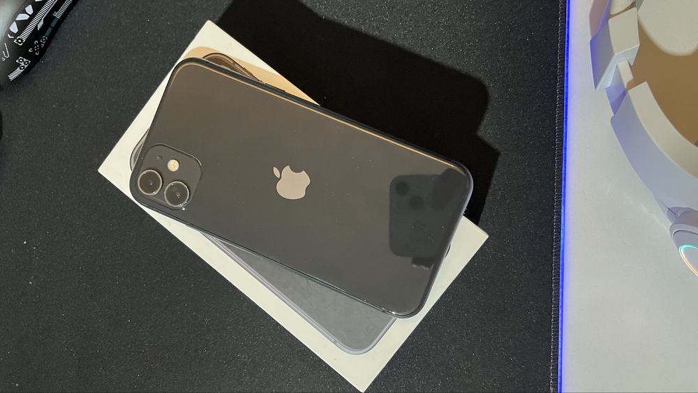 Продам iPhone 11