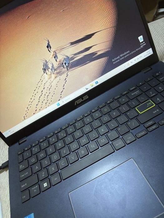 Laptop Asus , 1200 de lei negociabil