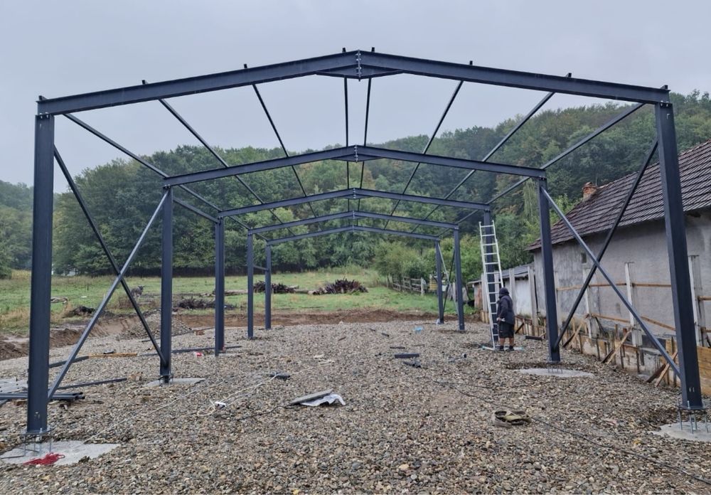 Executăm hale metalice în diverse dimensiuni: 10x20x4, 10x15x4, 10x10x4, 8x12x4, 14x25x4, 10x12x3 și multe altele.  Dimensiuni personalizate