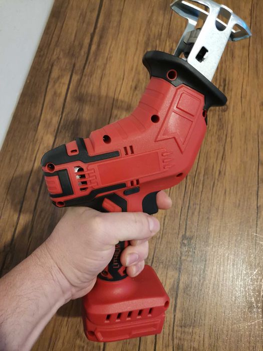 Fierăstrău electric metal, plastic, lemn pentru baterii Milwaukee