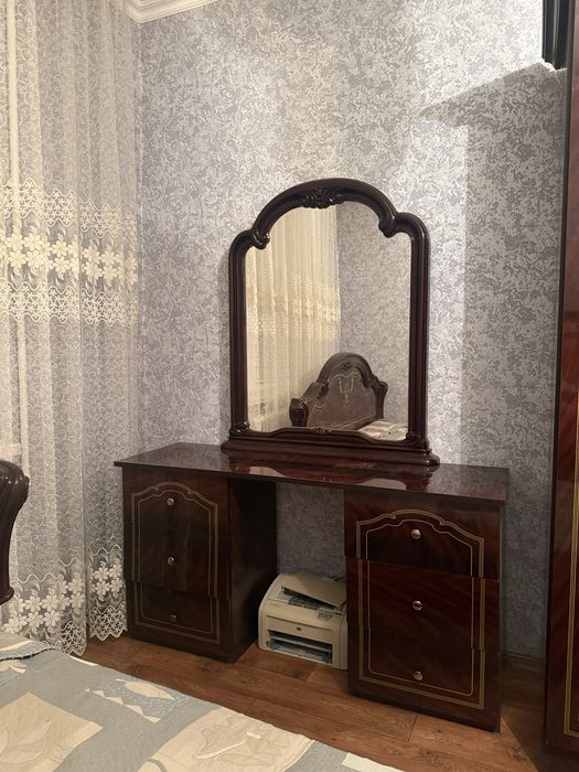 Кровать, комод с зеркалом, шкаф, 2 тумбочки