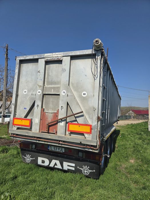 Vând remorca cereale