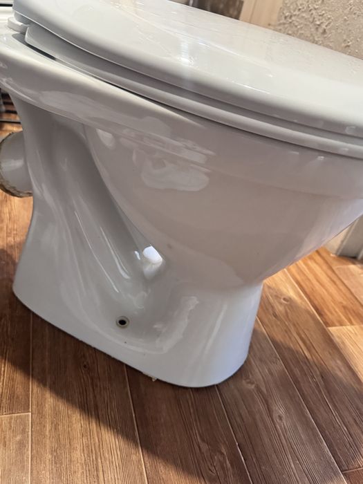 Продам унитаз без бачка в отличном состоянии
