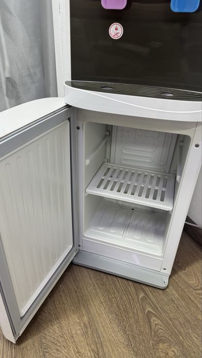 Продам напольный кулер для воды Midea