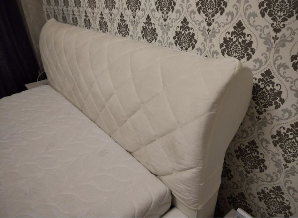 Pat alb imitație piele cadru 160/200