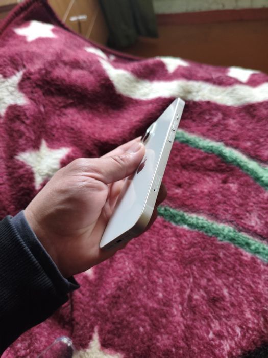 Продам Iphone 13